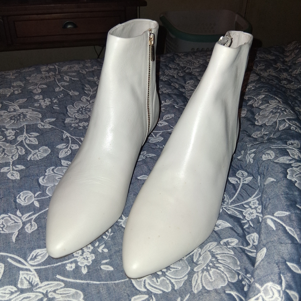 SOLD!!! Taryn Rose Off White Pointed Toe Ankle Booties with Side Zip